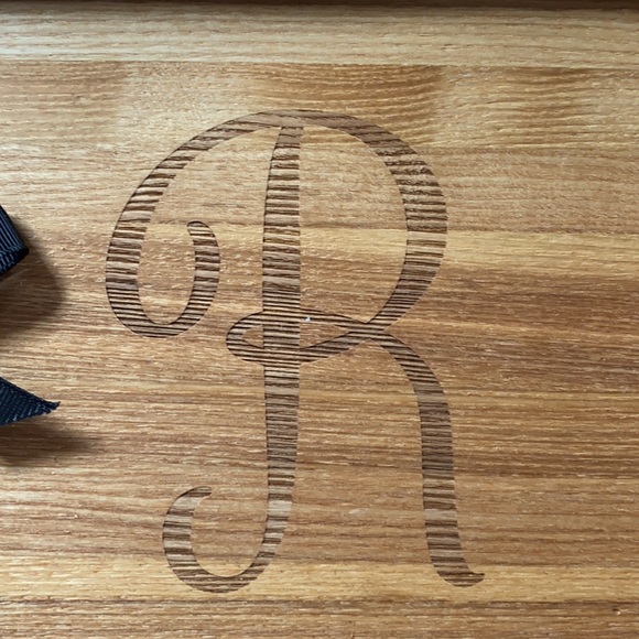 Cheese Board with “R” initial and spread knife - Picture 2 of 5